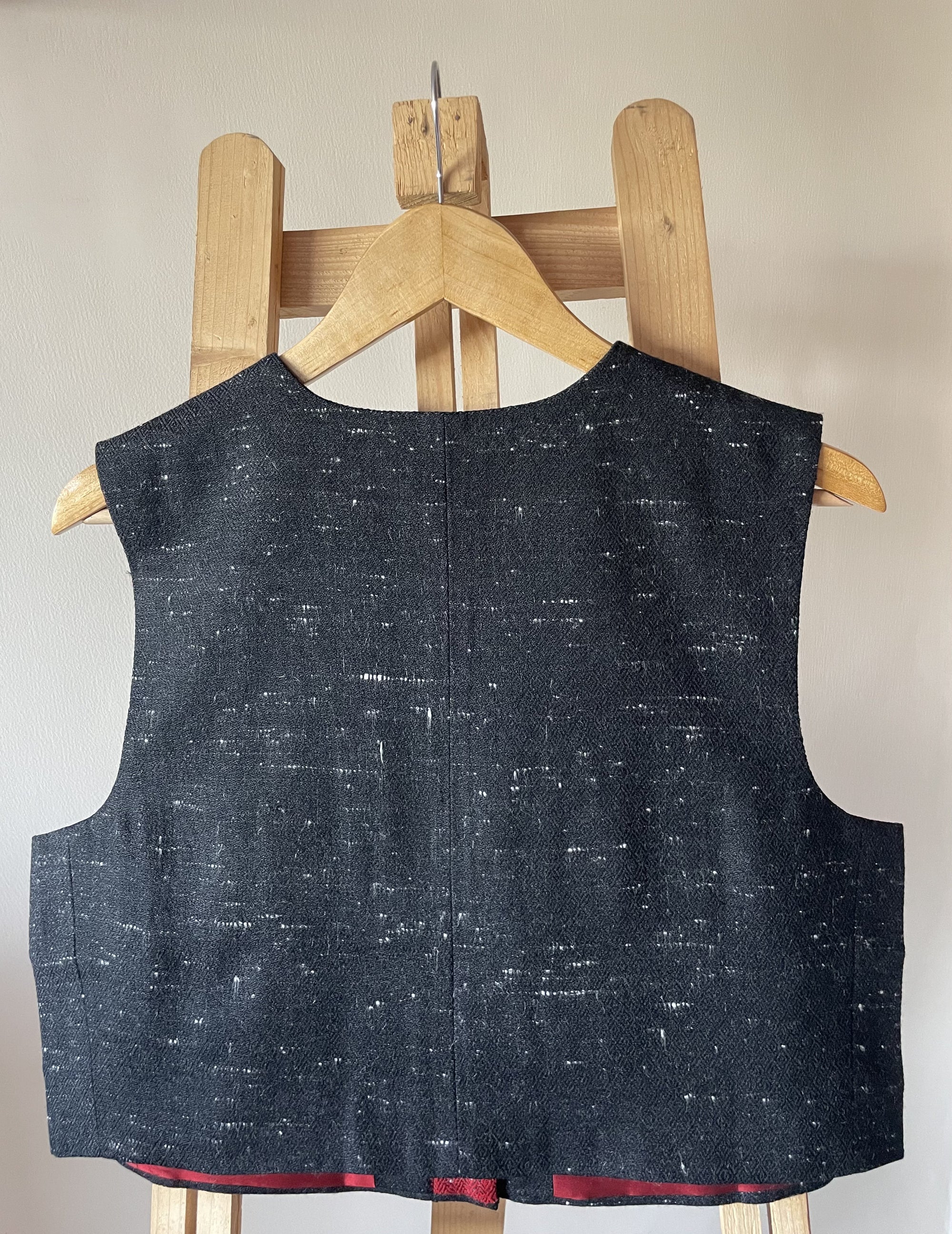 Monal Sleeveless Jacket ~ Black
