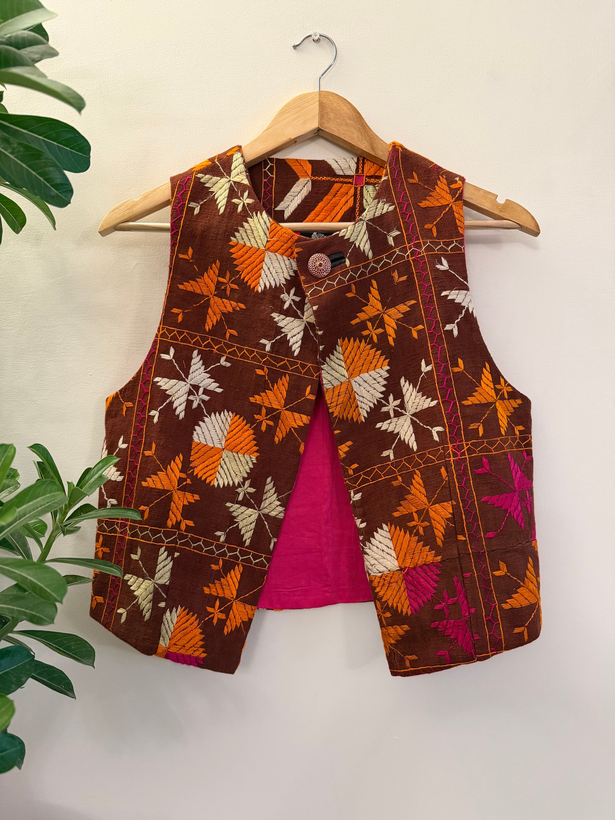 Chidiyaa Phulkari Sleeveless Jacket ~ US10