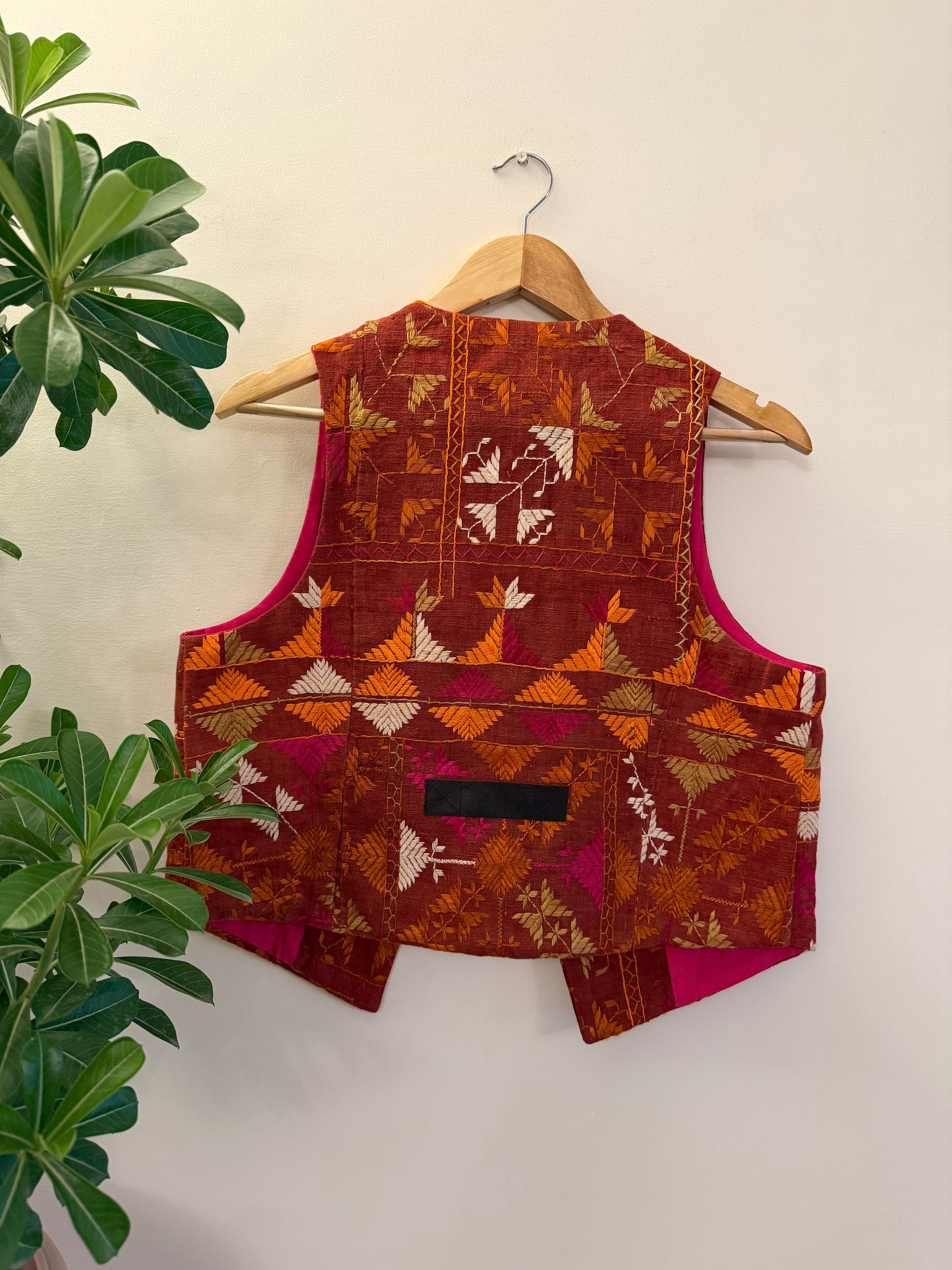 Chidiyaa Phulkari Sleeveless Jacket ~ US12